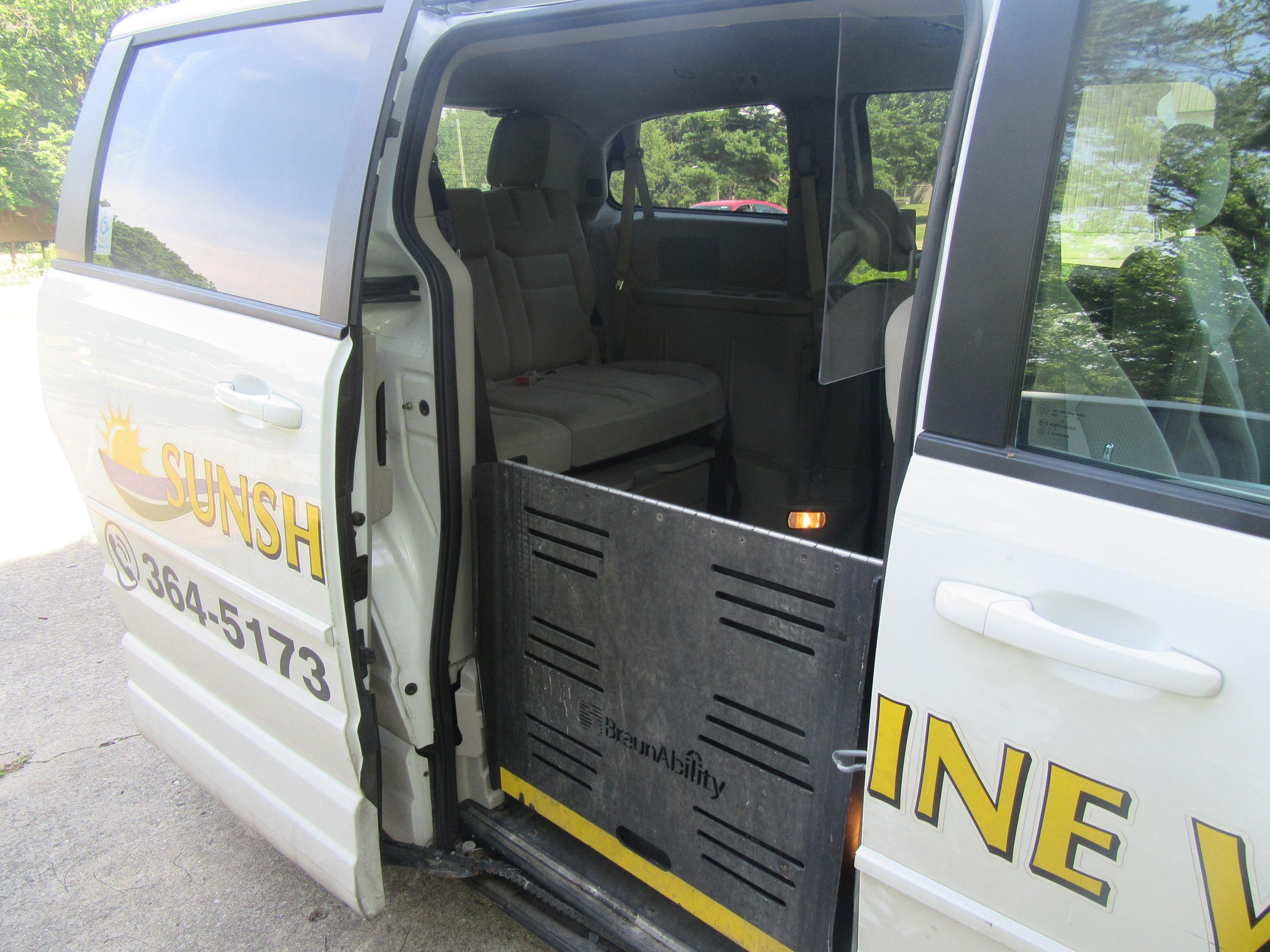 2017 DODGE CARAVAN BRAUN LIFT