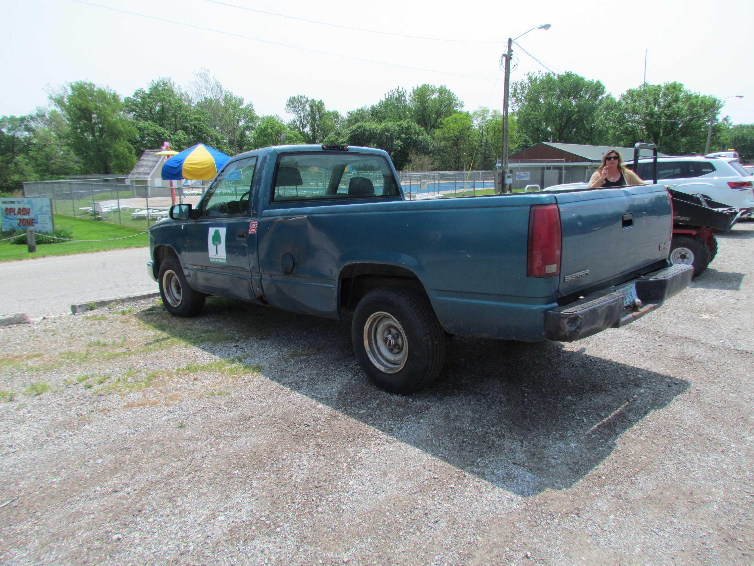 1998 GMC Sierra pickup truck