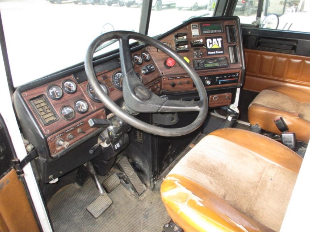 2000 Freightliner FLD120 T/A Truck Tractor,