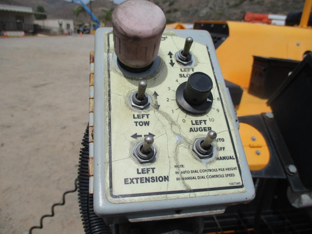 2012 Leeboy 8616 Crawler Asphalt Paver,