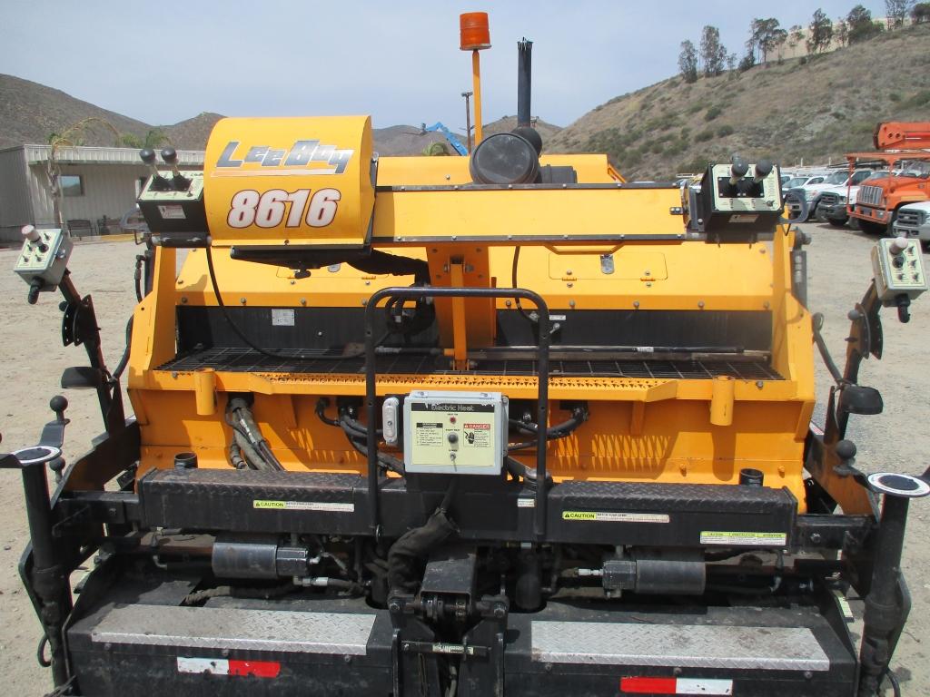 2012 Leeboy 8616 Crawler Asphalt Paver,
