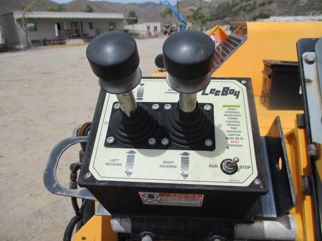 2012 Leeboy 8616 Crawler Asphalt Paver,
