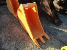 Lot Of Wain Roy 18" Backhoe Tooth Bucket