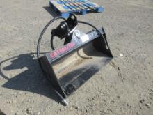32" Hydraulic Tilting Bucket Attachment,