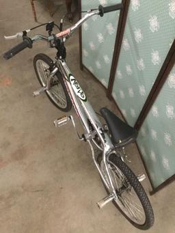 Vintage 90s Mongoose Convict BMX bike with Chrome Frame, with pegs. 35 inches tall