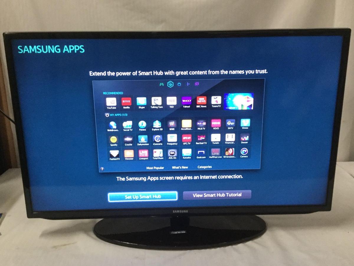 Samsung 40 inch TV Model UN40H5201AF. Includes remote. Tested, works.