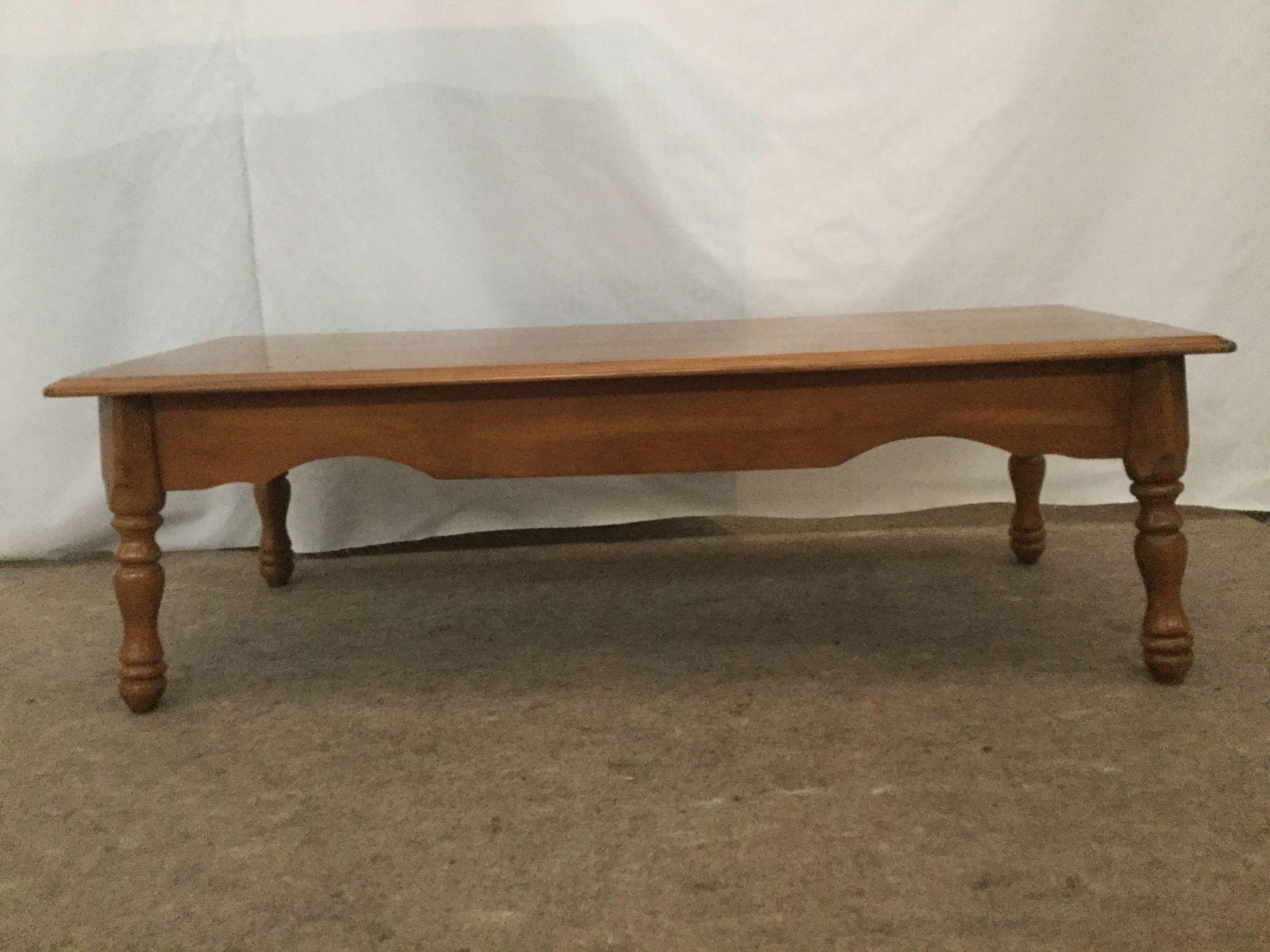 Modern one drawer coffee table with single drawer in good cond