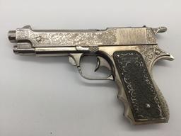 Pair of vintage Hubley die cast pistols - Mountie & the Forty Five, tested and working