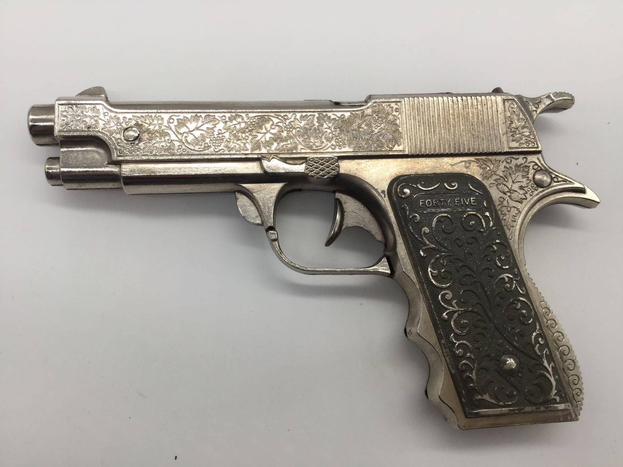 Pair of vintage Hubley die cast pistols - Mountie & the Forty Five, tested and working