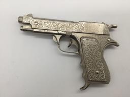 Pair of vintage Hubley die cast pistols - Mountie & the Forty Five, tested and working