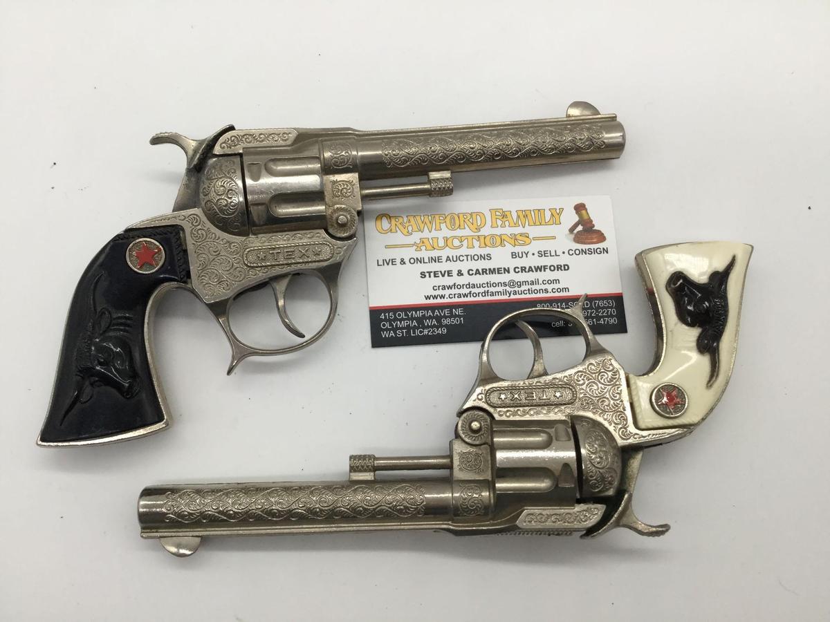 Pair of vintage Hubley Tex model revolver cap gun pistol w/ ornate designs and steer head handles