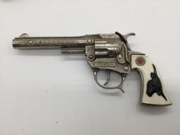 Pair of vintage Hubley Tex model revolver cap gun pistol w/ ornate designs and steer head handles