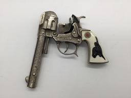 Pair of vintage Hubley Tex model revolver cap gun pistol w/ ornate designs and steer head handles