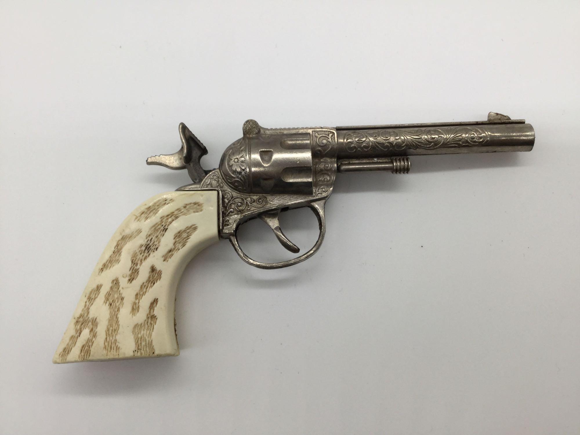 6 vintage Hubley metal cap gun pistol circa 40-60s - no model names, various designs - see desc as