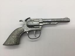 6 vintage Hubley metal cap gun pistol circa 40-60s - no model names, various designs - see desc as