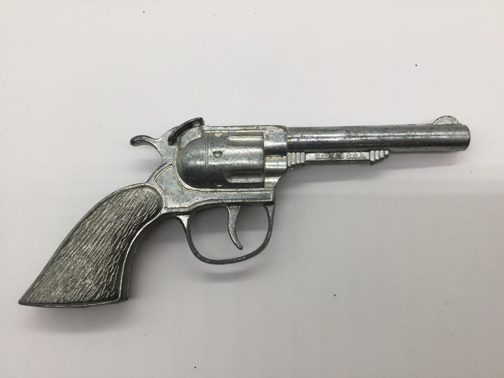 6 vintage Hubley metal cap gun pistol circa 40-60s - no model names, various designs - see desc as