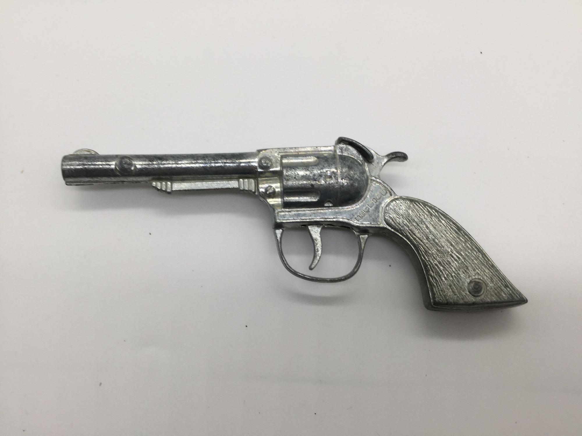 6 vintage Hubley metal cap gun pistol circa 40-60s - no model names, various designs - see desc as