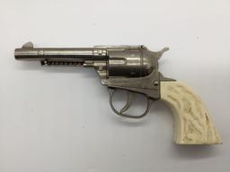 6 vintage Hubley metal cap gun pistol circa 40-60s - no model names, various designs - see desc as