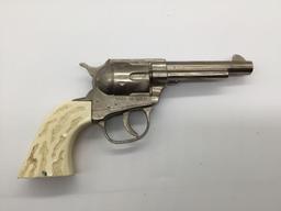 6 vintage Hubley metal cap gun pistol circa 40-60s - no model names, various designs - see desc as