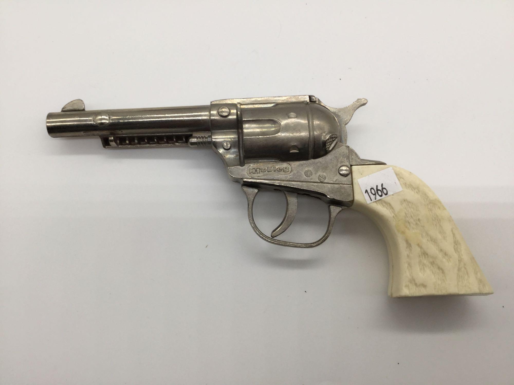 6 vintage Hubley metal cap gun pistol circa 40-60s - no model names, various designs - see desc as