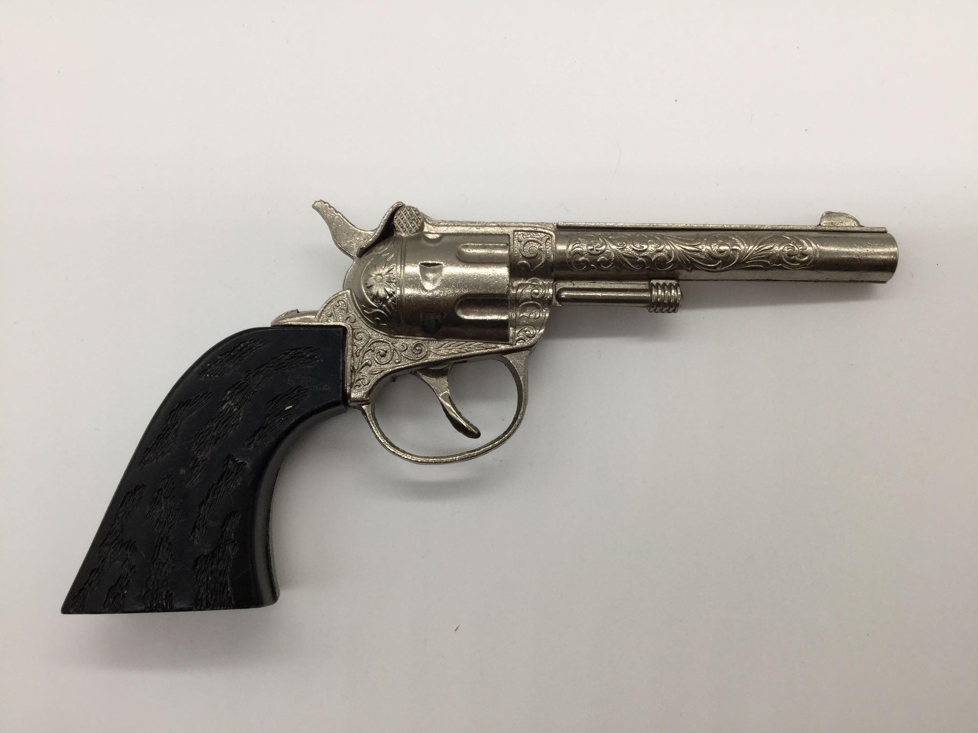 6 vintage Hubley metal cap gun pistol circa 40-60s - no model names, various designs - see desc as