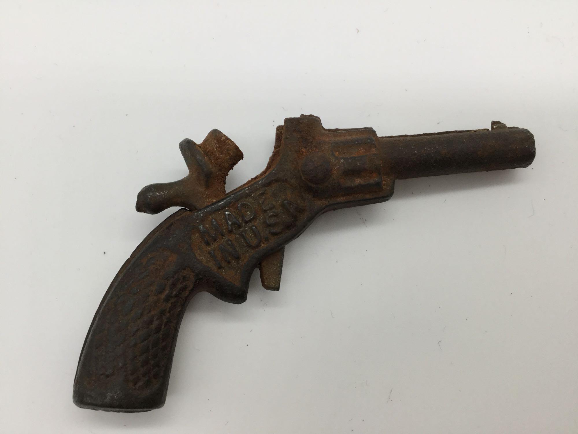 Collection of 5 vintage Hubley 50s era cap guns incl. Cowboy model with matching leather holster