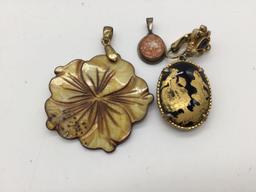 Collection of 11 vintage cameo pendant & brooches incl. shell, composite, agate etc - see pics
