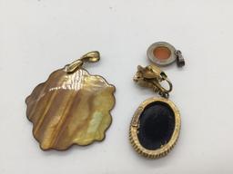 Collection of 11 vintage cameo pendant & brooches incl. shell, composite, agate etc - see pics
