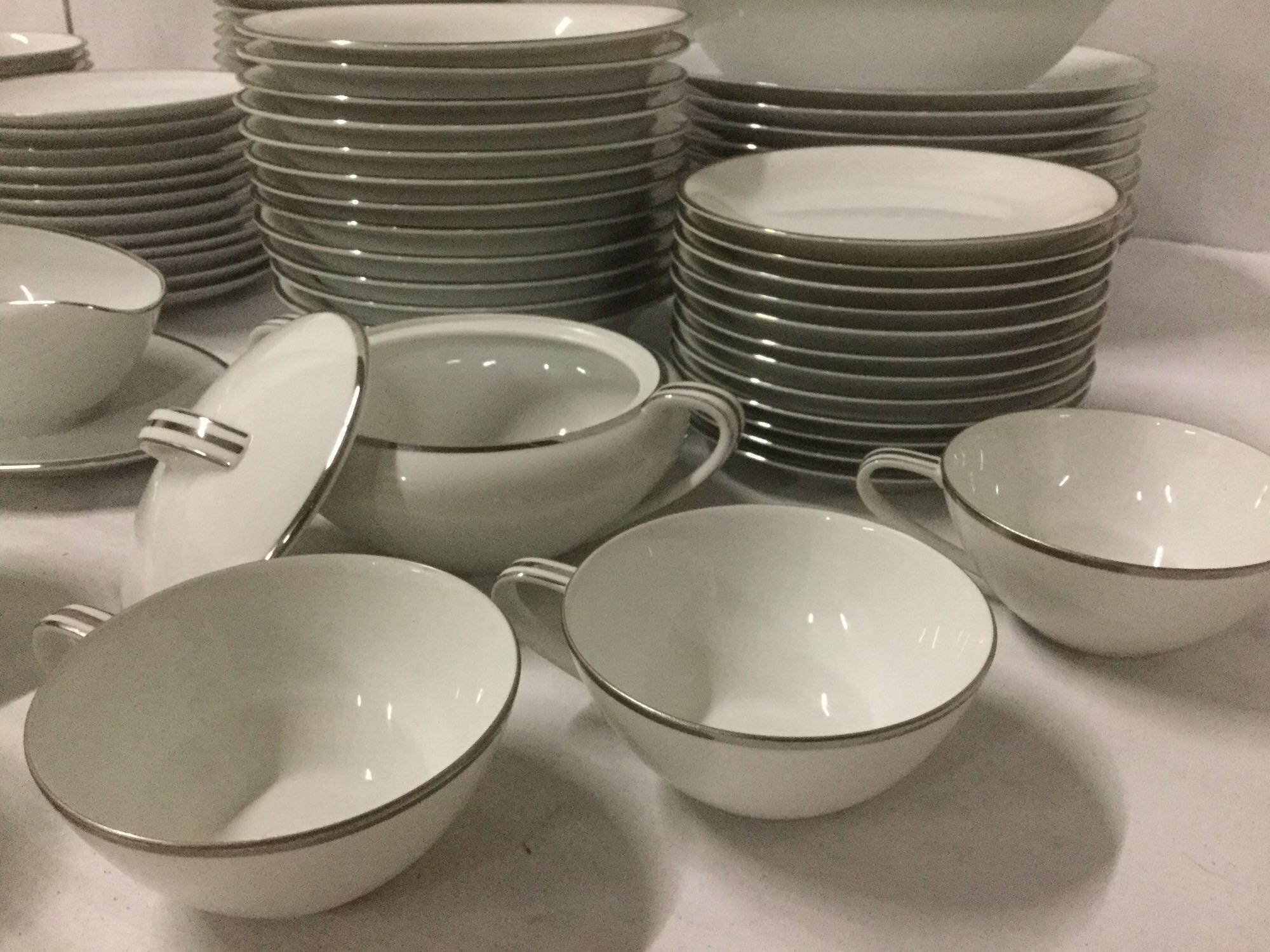 85 + pieces of Noritake Japanese china service for at least 10 - cups, saucers, etc see desc/pics