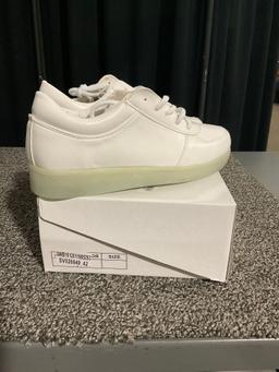 LDY women?s LED Siumlation white low shoes. USB connection inside, soles light up. No internal