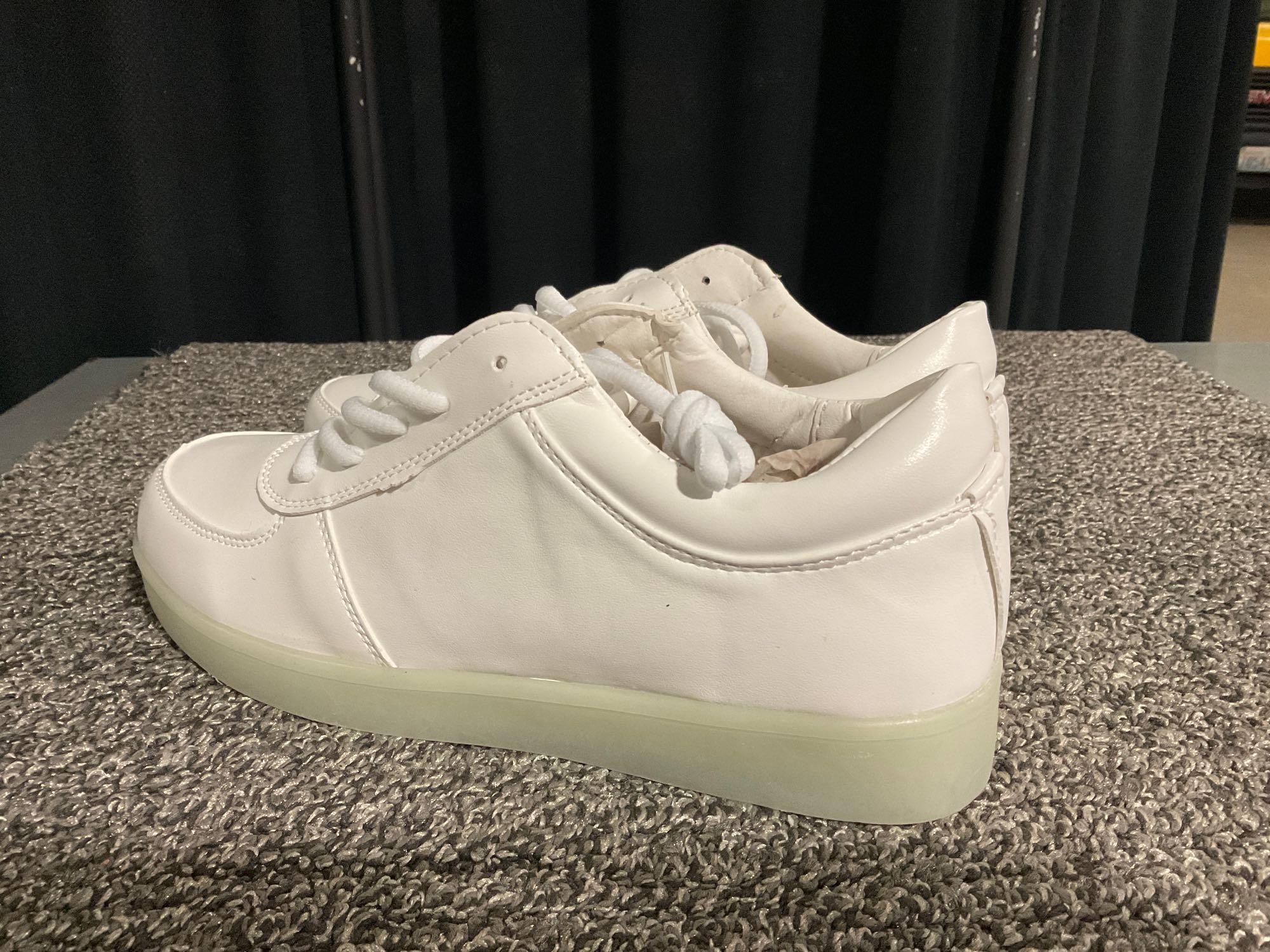 LDY women?s LED Siumlation white low shoes. USB connection inside, soles light up. No internal