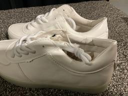 LDY women?s LED Siumlation white low shoes. USB connection inside, soles light up. No internal