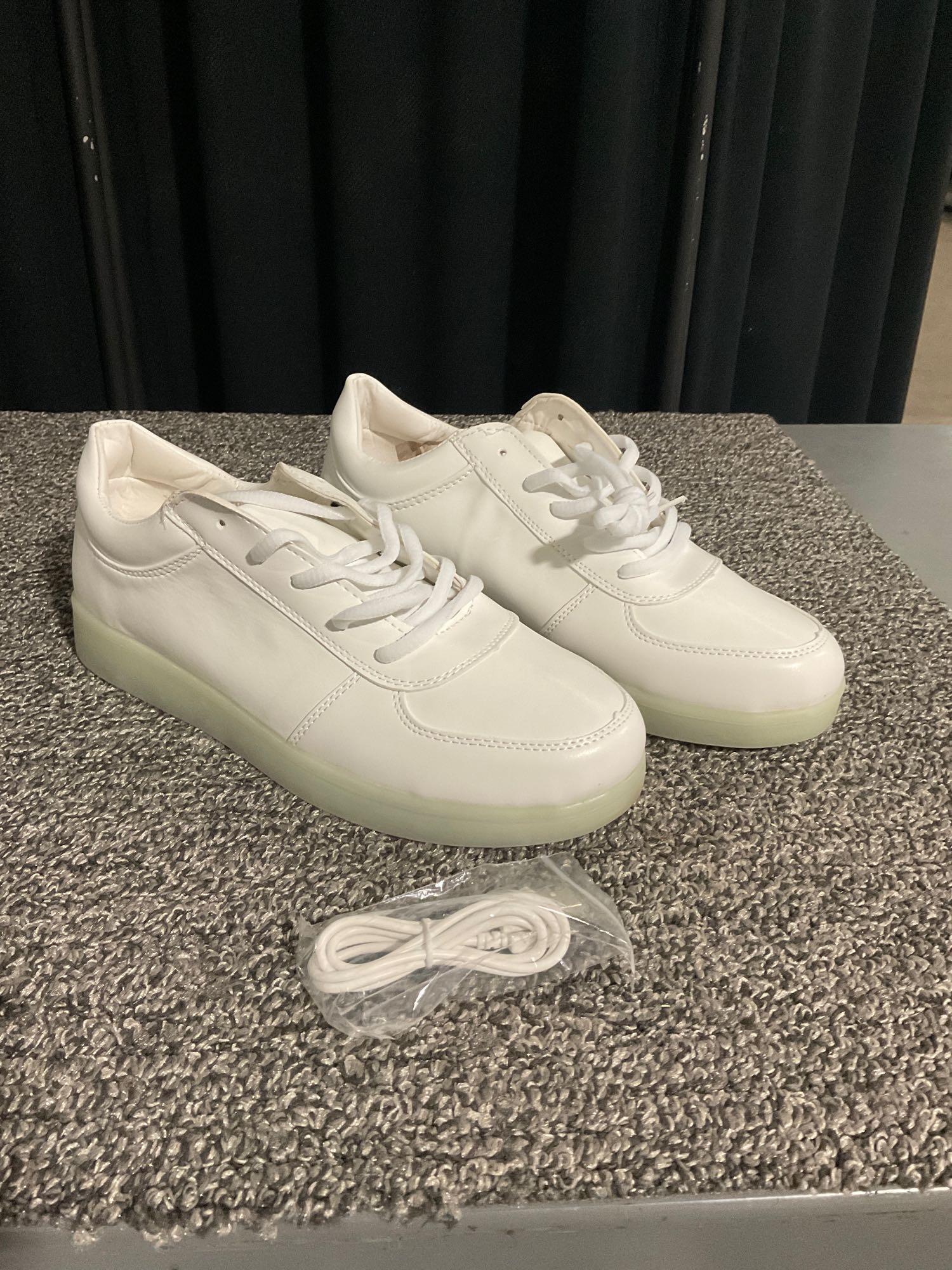LDY women?s LED Siumlation white low shoes. USB connection inside, soles light up. No internal