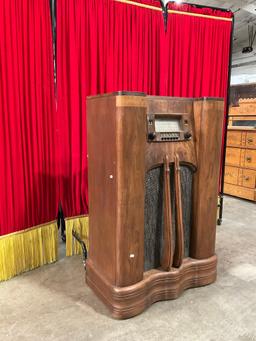 Antique RCA Wooden Cabinet Radio Model 87K1. Untested, Not Working. See pics.