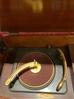 Vintage Silvertone Radio & Phonograph in Wooden Cabinet. Tested, Not Working. See pics.