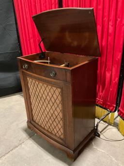 Vintage Silvertone Radio & Phonograph in Wooden Cabinet. Tested, Not Working. See pics.