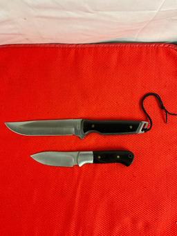 2 pcs Steel Fixed Blade Hunting Knives w/ Sheathes. Frost Cutlery 6" Delta Commander 15-581B. NIB.