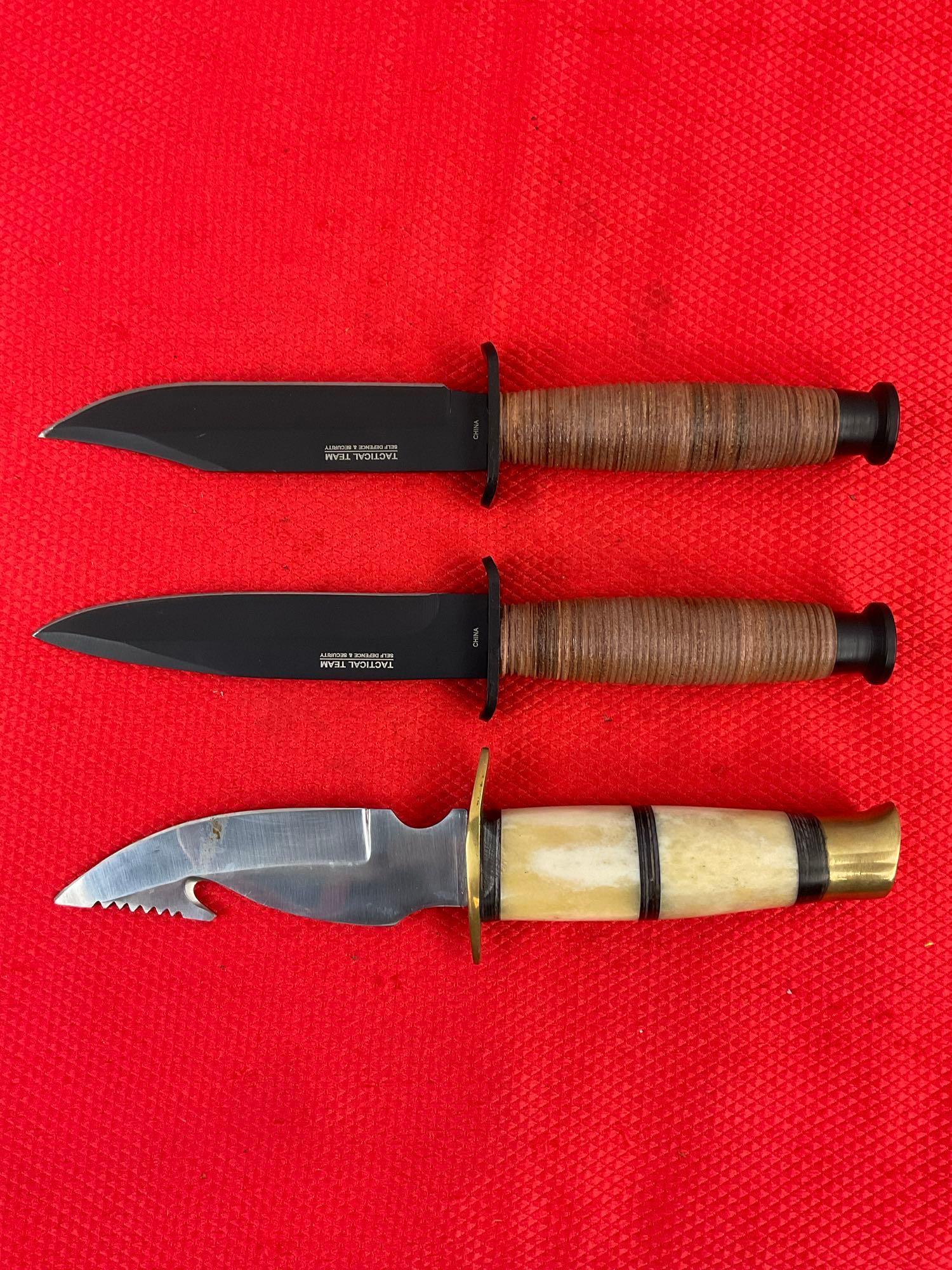 3 pcs The Bone Edge Steel Fixed Blade Hunting Knives w/ Leather Sheathes. 1x 5657. See pics.