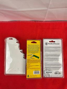 3 pcs Steel Knife Assortment, 1x Smith & Wesson, 1x Jabe's Cutlery, 1x Miracle Gro. NIB. See pics.