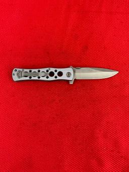 2 pcs Modern Steel Hunting Knives. 1x Western 19072 NIB. 1x Smith & Wesson CK6A. See pics.