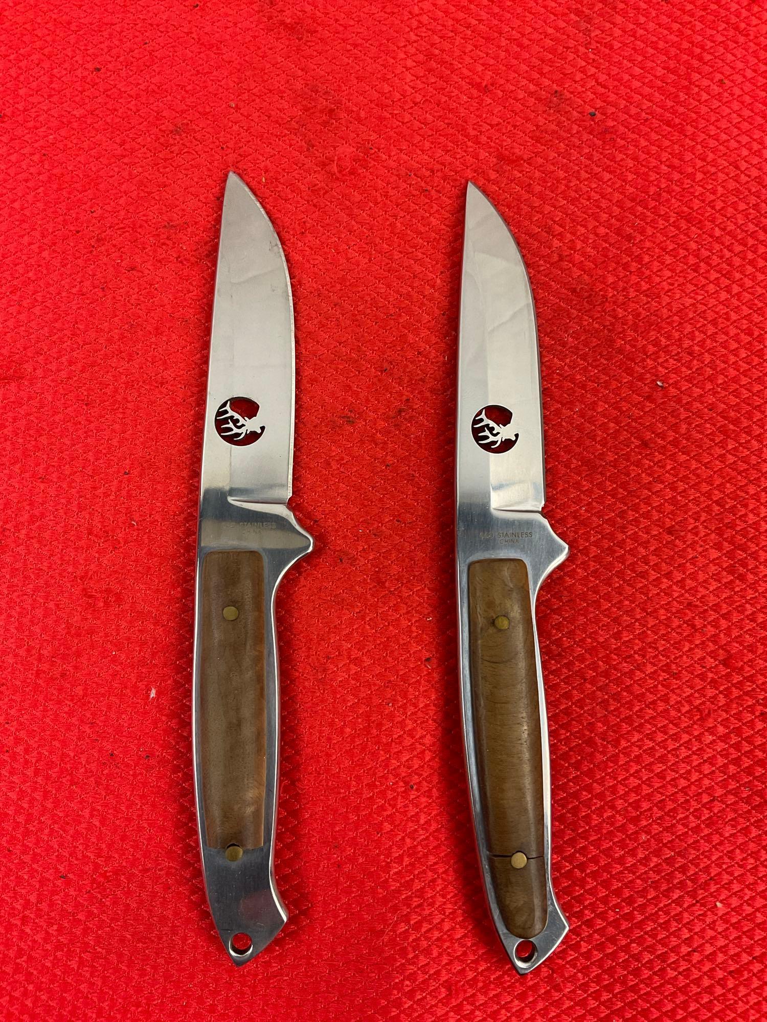 Pair of Elk Ridge 440 Stainless Steel 3" Fixed Blade Hunting Knives w/ Sheathes Model ER-048. See