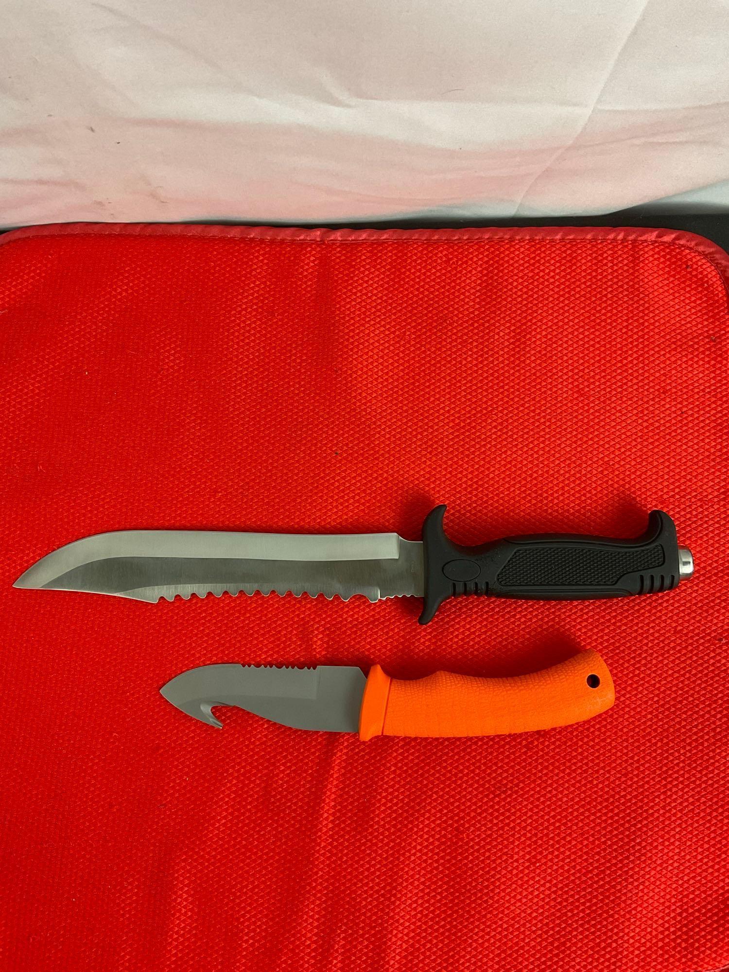 2 pcs Steel Fixed Blade Hunting Knives w/ Canvas Sheathes. Gator Guthook. Extreme Gator. NIB. See