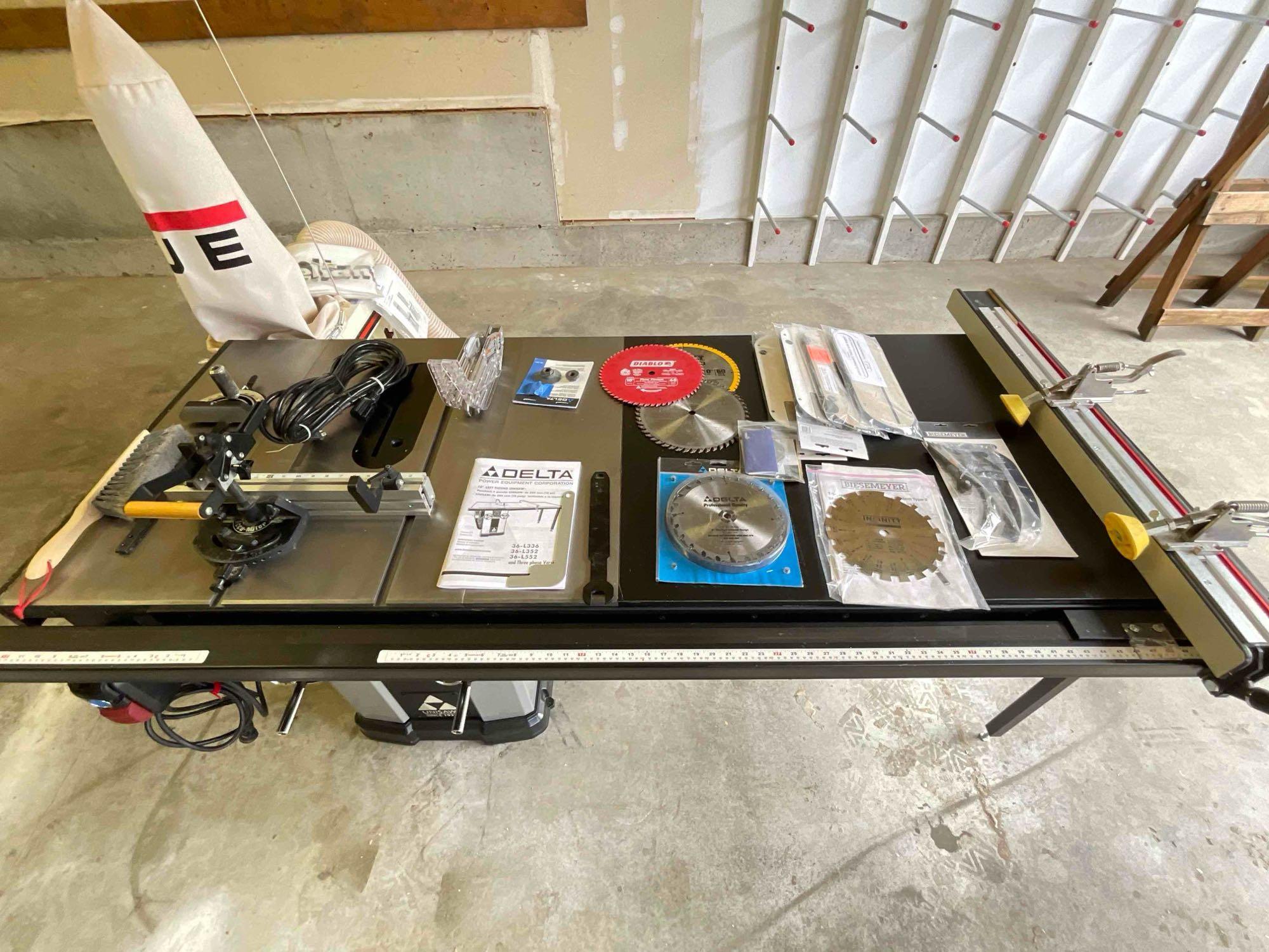 Delta Unisaw 10" 15 amp table saw Model 36-L552 w/ Biesemeyer fence, extrtas & Jet Dust collector