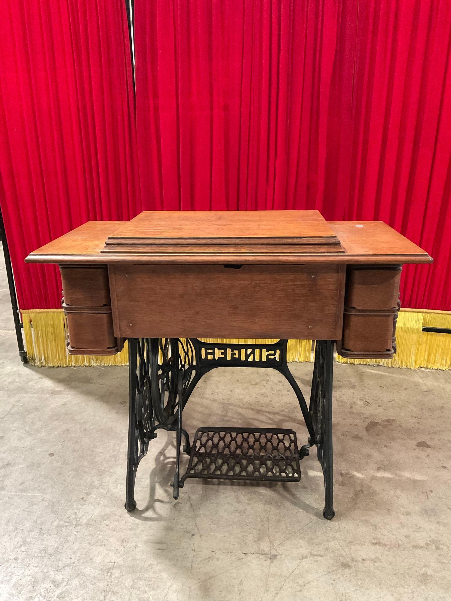 Antique Singer Sewing Machine in Wooden Cabinet w/ Treadle Wheel No. 14979552. See pics.