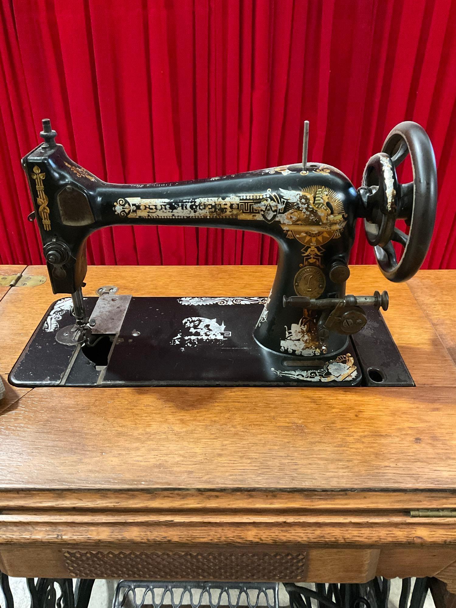 Antique Singer Sewing Machine in Wooden Cabinet w/ Treadle Wheel No. 14979552. See pics.