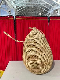 Vintage Woven Cream & Caramel Laundry Basket w/ Lid, Handles & Checkerboard Pattern. See pics.