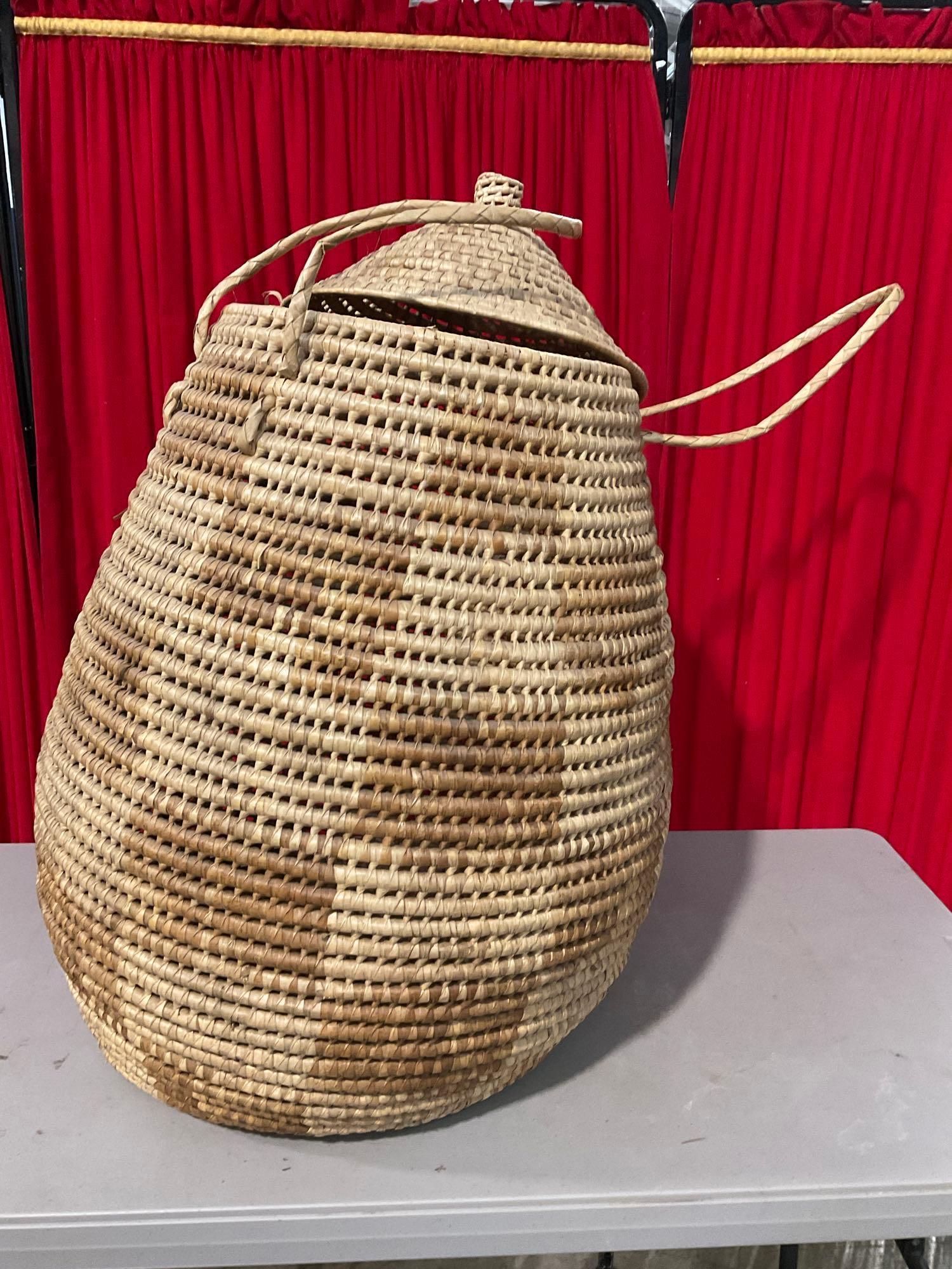 Vintage Woven Cream & Caramel Laundry Basket w/ Lid, Handles & Checkerboard Pattern. See pics.