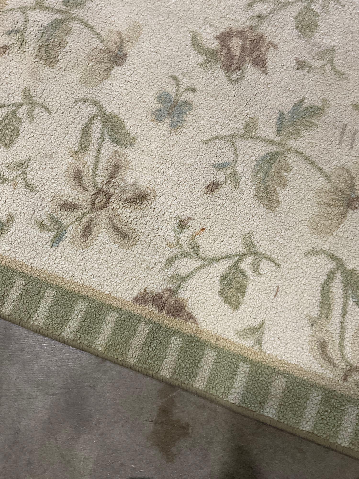 Green & Beige Floral Area Rug - 7'10"x5' - See pics