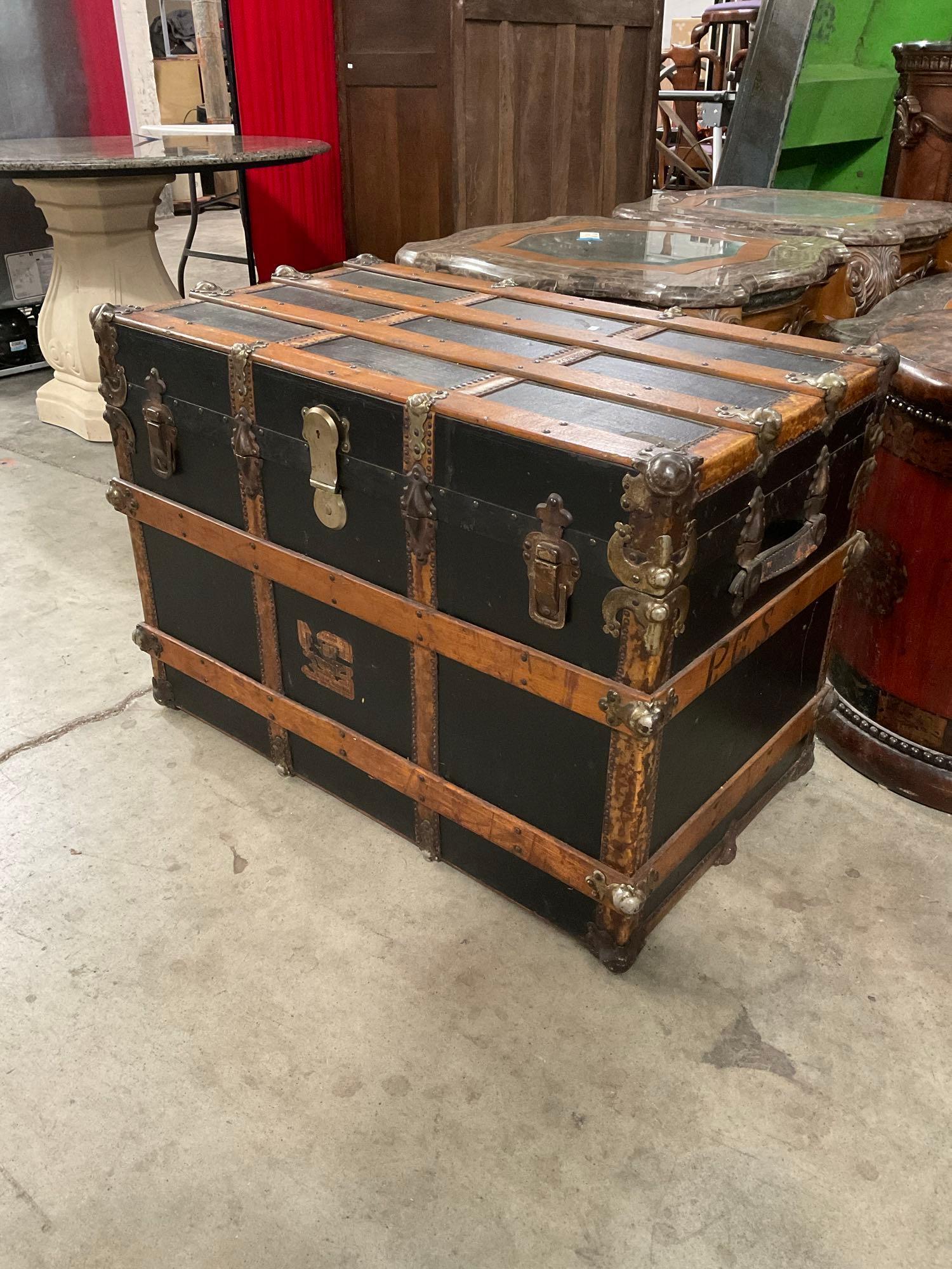 Antique Stoelting & Dunn Makers Wood & Brass Steamer Trunk w/ Interior Compartment. See pics.