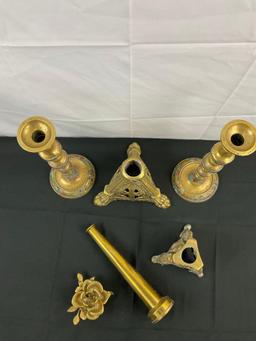 6 pcs Vintage Brass Assortment. 5 pcs Candlestick Holders, 1x Hose Nozzle. See pics.